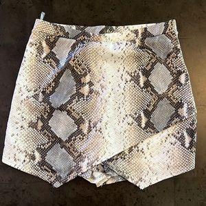 Snakeskin printed skort